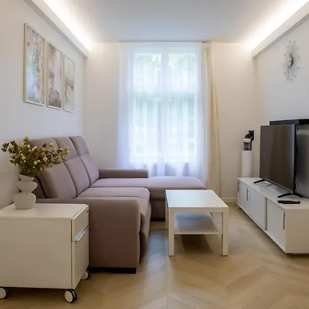 Citycenter 3 Bedroom Apartment, Free Parking Παρνού
