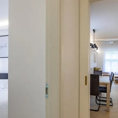 Citycenter 3 Bedroom Apartment, Free Parking Διαμέρισμα Παρνού